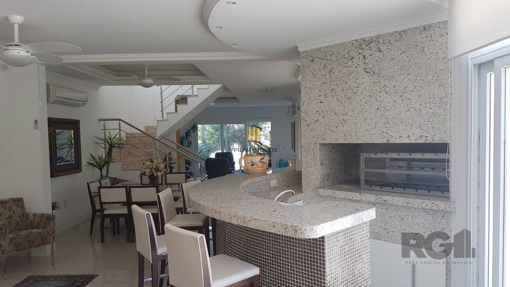 Casa para Comprar  no Condado de Capão com 5 suítes.