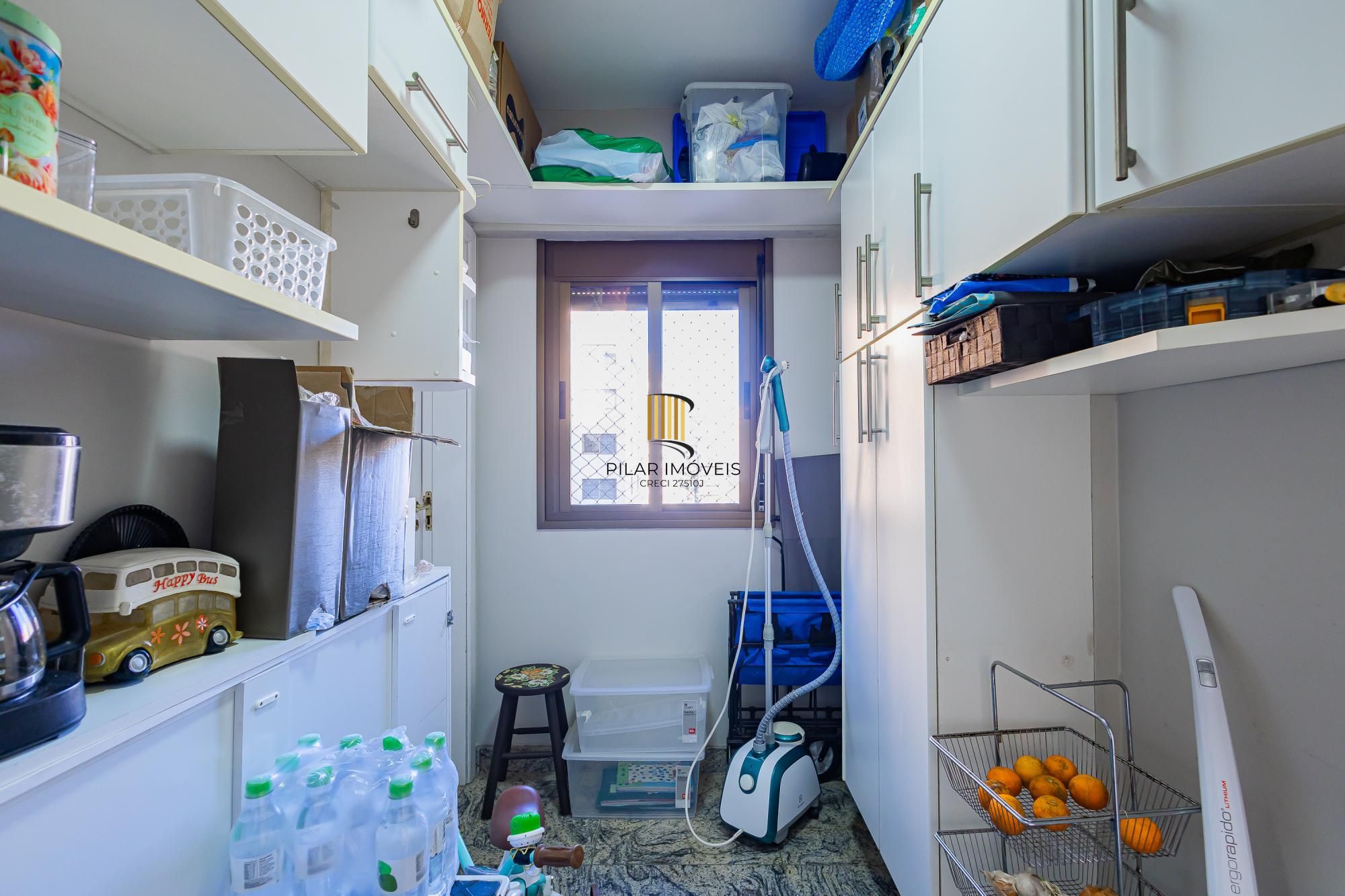 Sofisticação e Conforto em Petrópolis – 231,51m² privativos, 3 dormitórios (1 suíte master) + 3 vagas