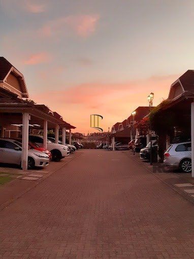 vende exelente casa com 442m² , 4 dormitórios Suíte, garagem para 4 carros