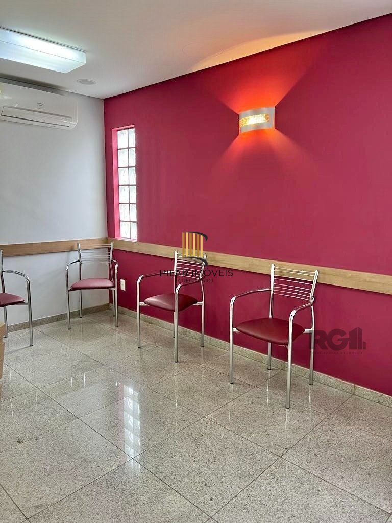 Conjunto comercial para comprar  totalmente mobiliado e desocupado, localizado na prestigiada Rua Felipe Camarão, em frente à Redenção.
