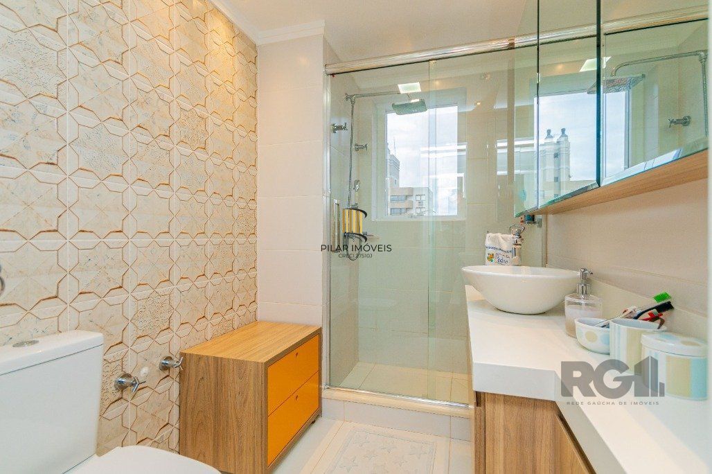 Apartamento com 209 m² privativos sendo 3 suítes, 4 elevadores, 3 vagas de garagens, à venda no bairro Higienópolis