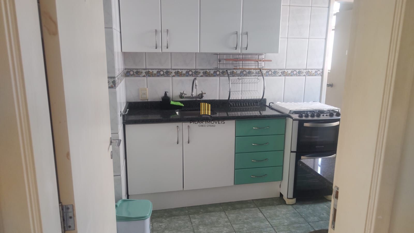 AP, 3 dormitórios, 1 suíte, 3 banheiros, box coberto, frente colégio Militar