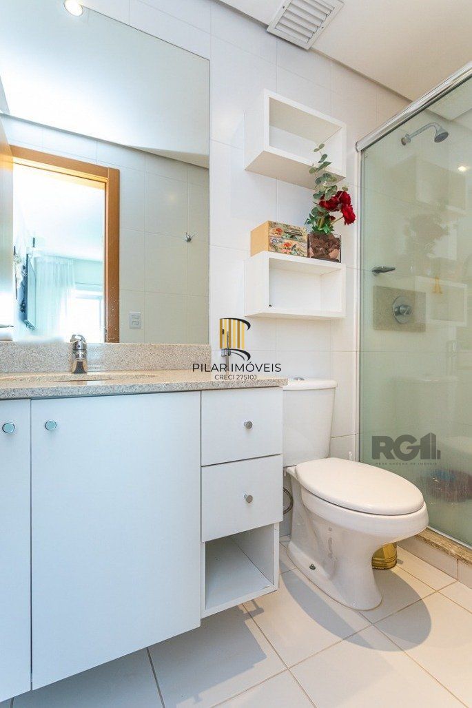 Lindo apartamento para Comprar com 2 dormitórios , mobiliado, no Bairro Três Figueiras