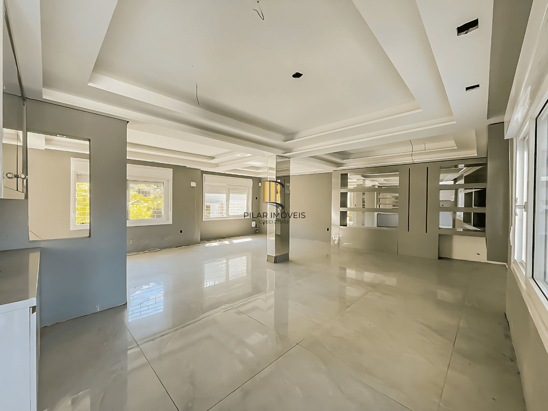 Casa Reformada com Piscina, 370m², 2 Suítes com Closet no Três Figueiras – POA
