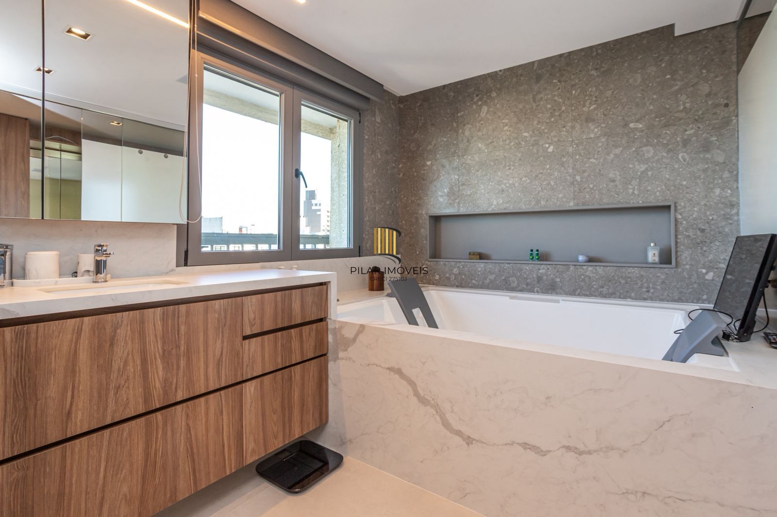 Apartamento de Luxo mobiliado com vista definitiva e automação- Três Figueiras