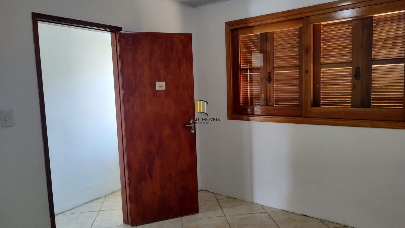 Vende casa com 84m² ,  2 dormitórios, terreno com 300m²