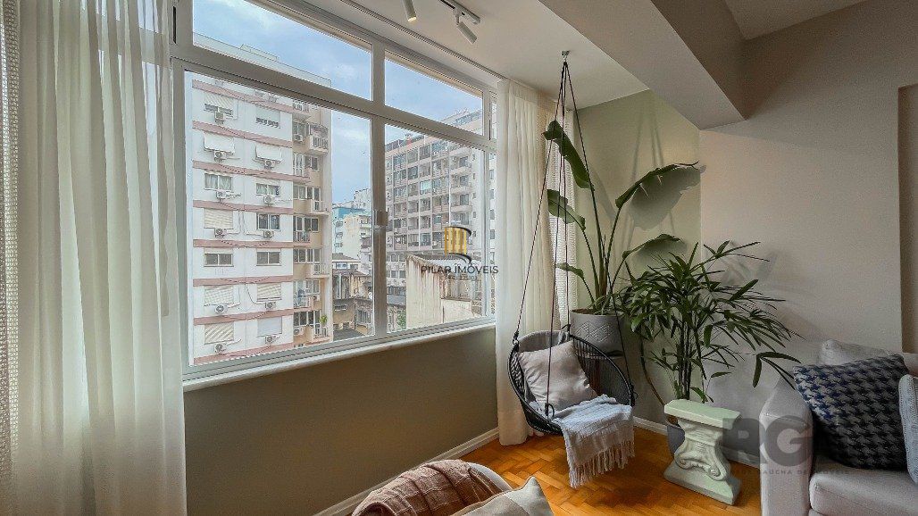 Apartamento para comprar ,  dois dormitórios, 1 vaga de garagem no Centro Histórico.