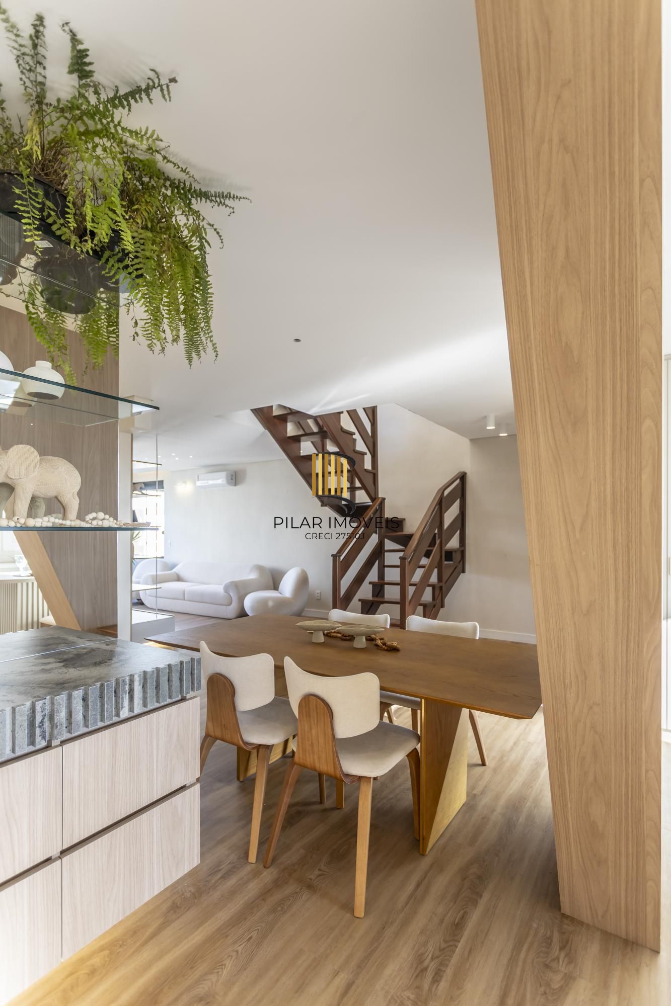 Cobertura com 270m² 3 suítes 3 vagas
