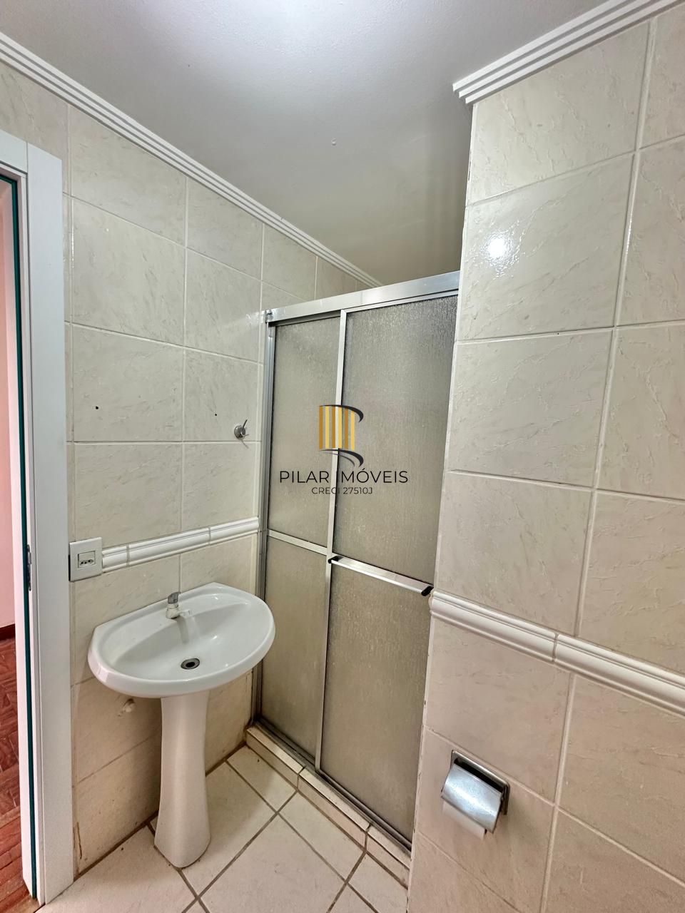 Excelente apartamento à venda no bairro Passo d' Areia com 2 dormitórios.