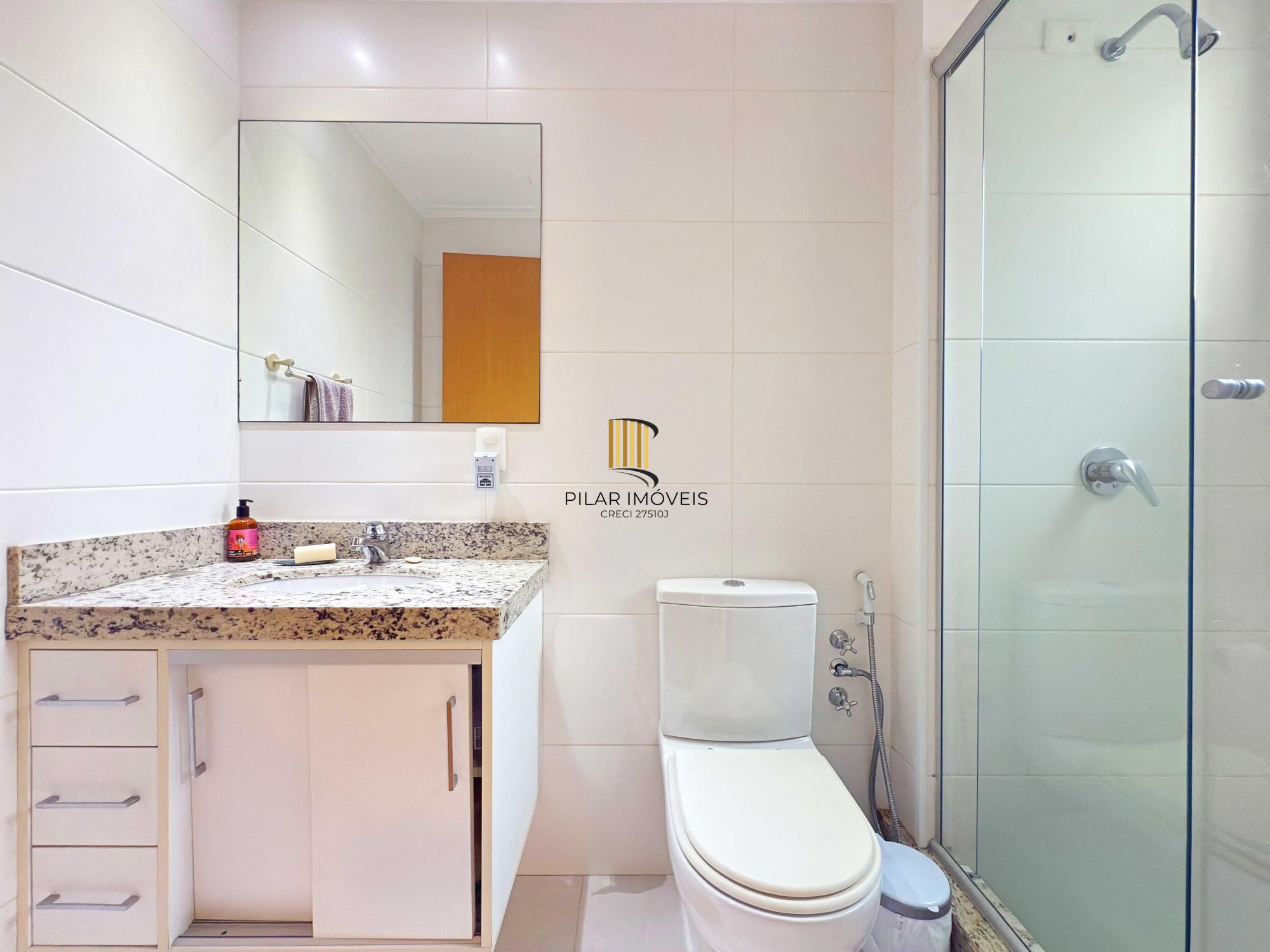 Apartamento a venda semi-mobiliado com dois dormitórios no bairro São João/PoA