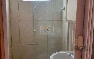 Vende terreno 300m², com 3 casas, casa da frente 2 dormitórios, sobrado nos fundos parte de baixo 2 dormitórios,1 banheiro sala cozinha conjugada,  em cima 3 dormitórios, 2 banheiros, sala e cozinha