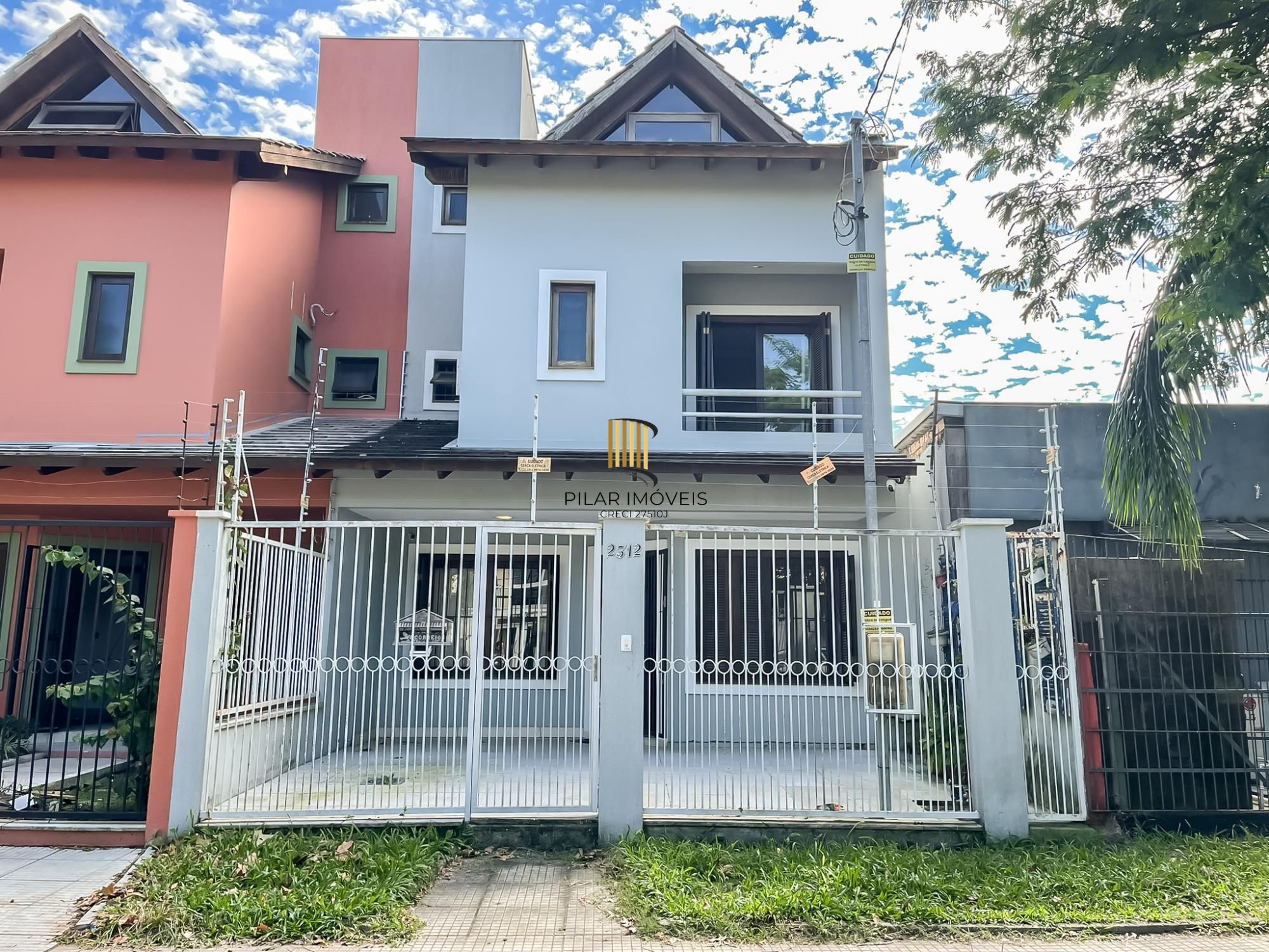 Excelente casa a venda com 3 dormitórios no bairro Tristeza em Porto Alegre.