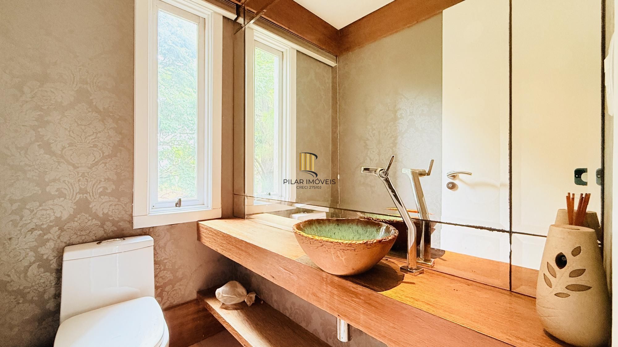 Cobertura Duplex de 318m com Piscina Privativa, Energia Solar e Vista Panorâmica