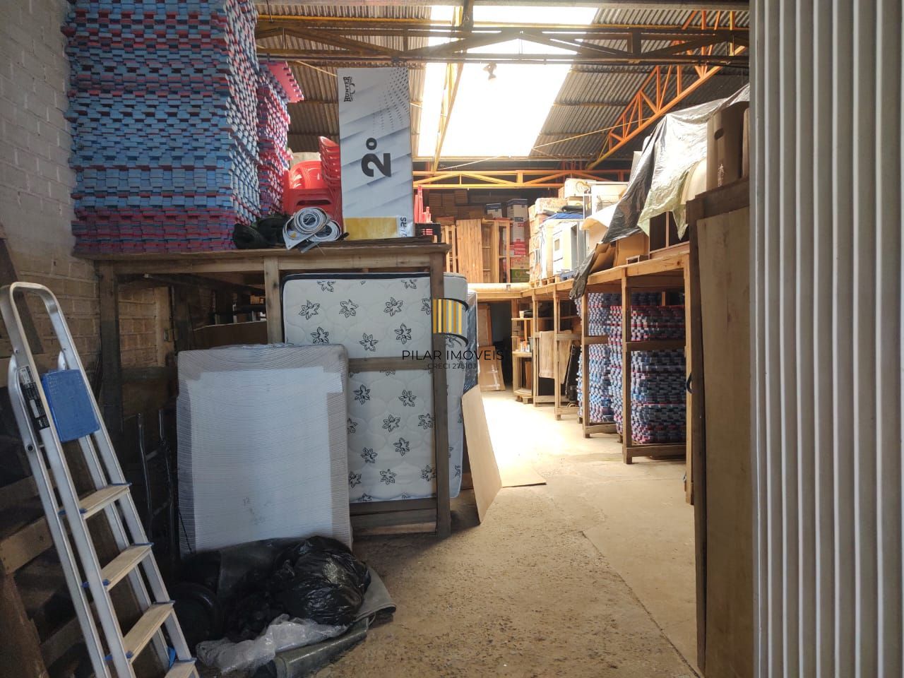 Vende Casa Comercial com deposito nos fundos, 289,80m²