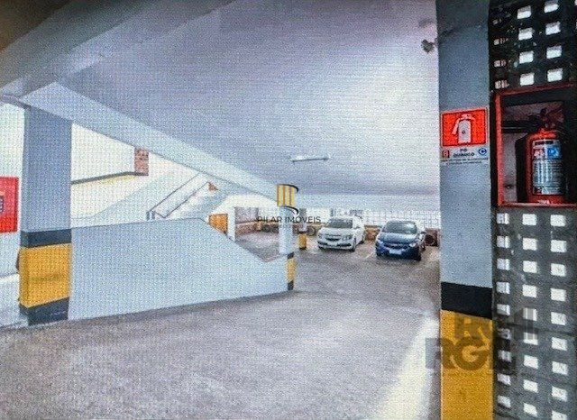 Box de Garagem para Comprar , prédio com portão automatizado e elevador.