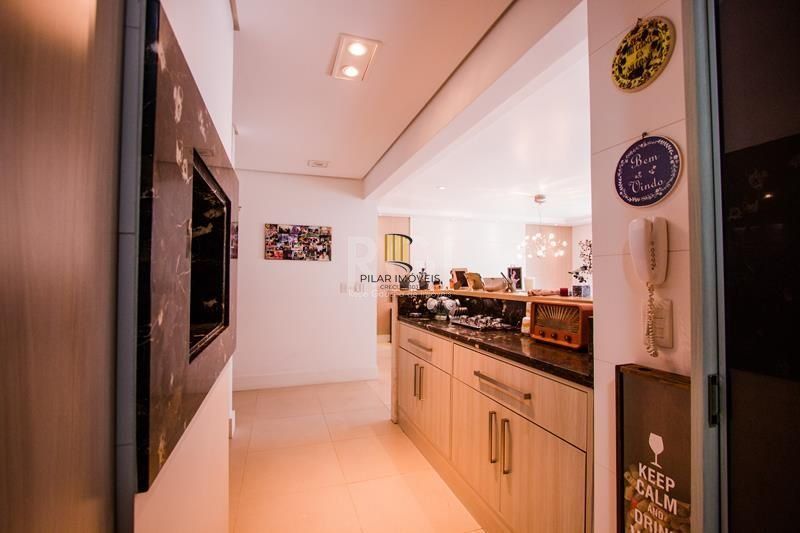 Casa Para Comprar  em condomínio com 5 quartos e 4 vagas no Jardim Botânico