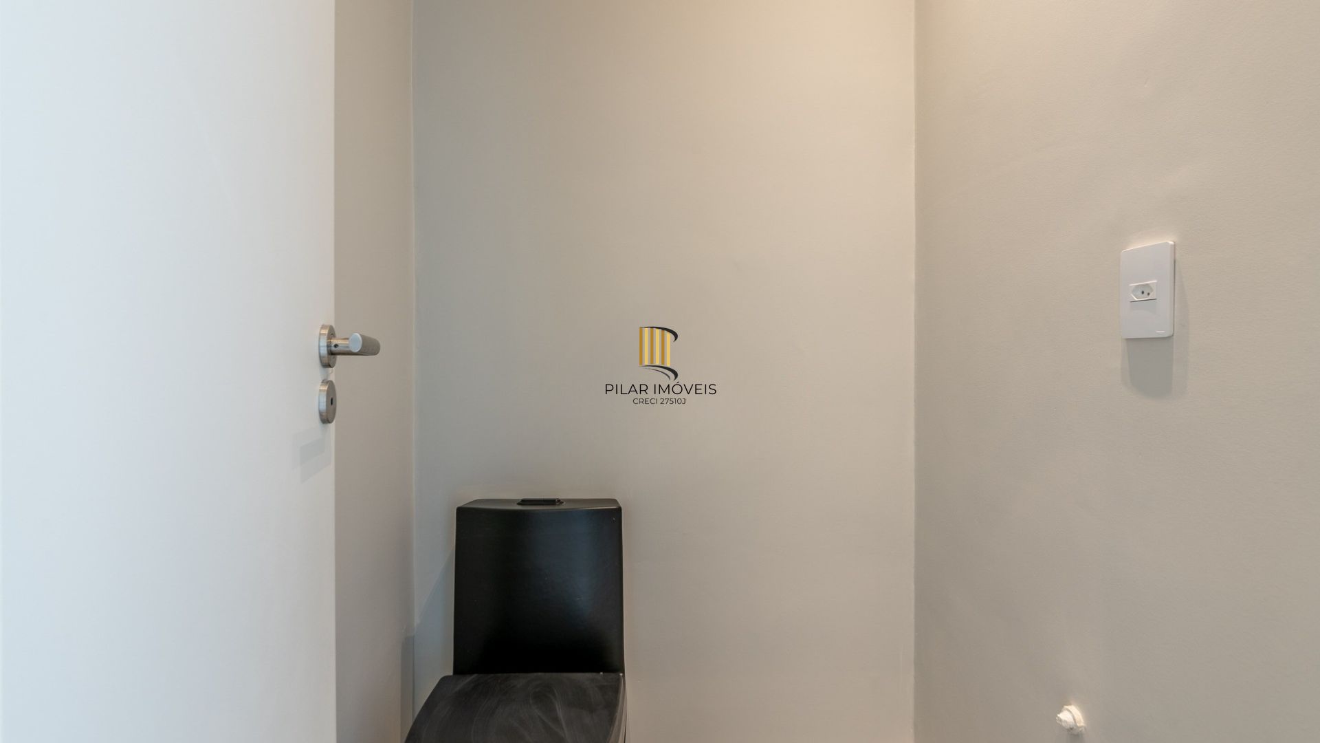 Linda casa para comprar com 4 suites em condomínio TOP