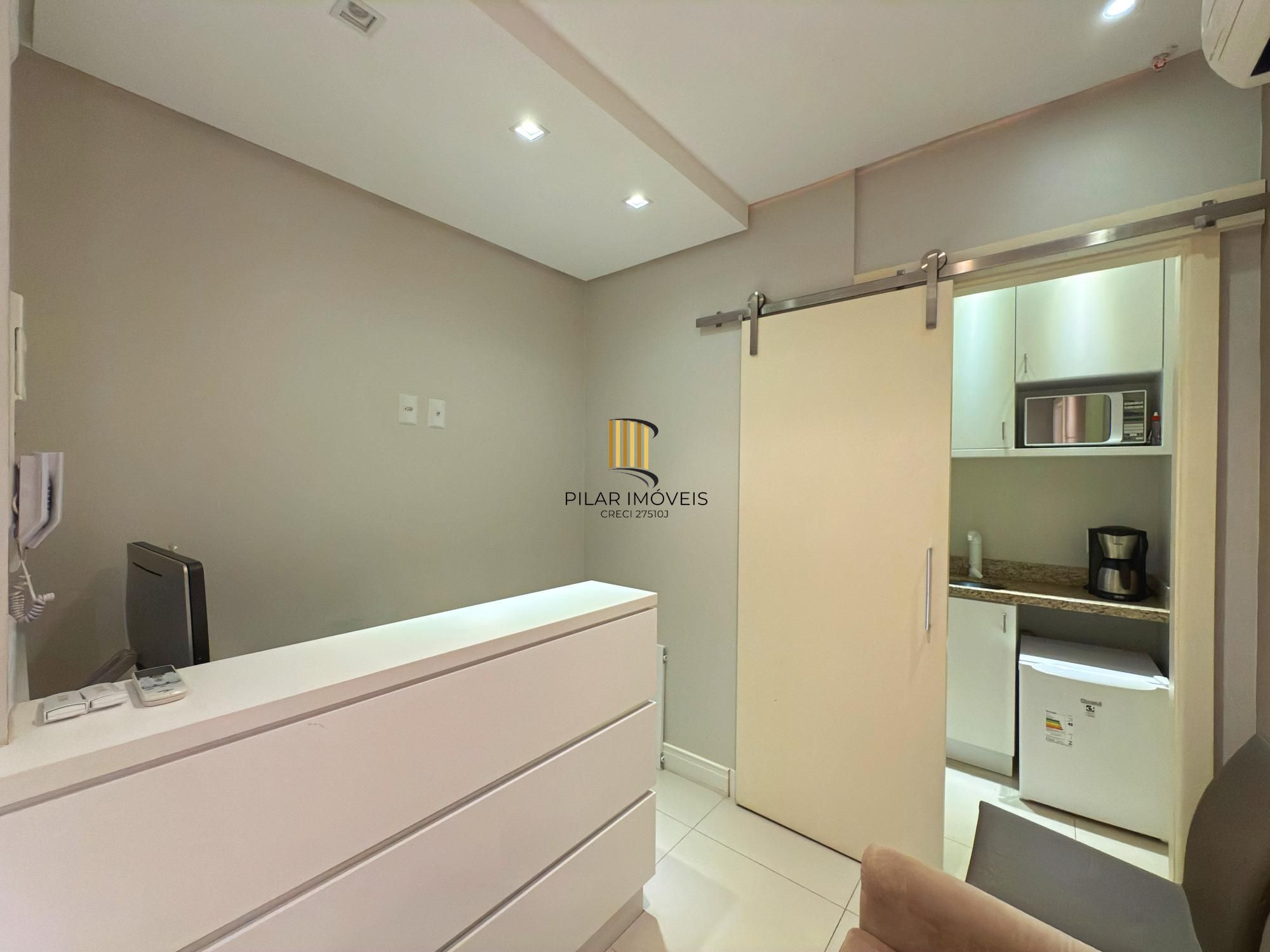 Sala Comercial À Venda Pronta no Mont'Serrat | 37m² | Mobiliada e Decorada | 1 Vaga