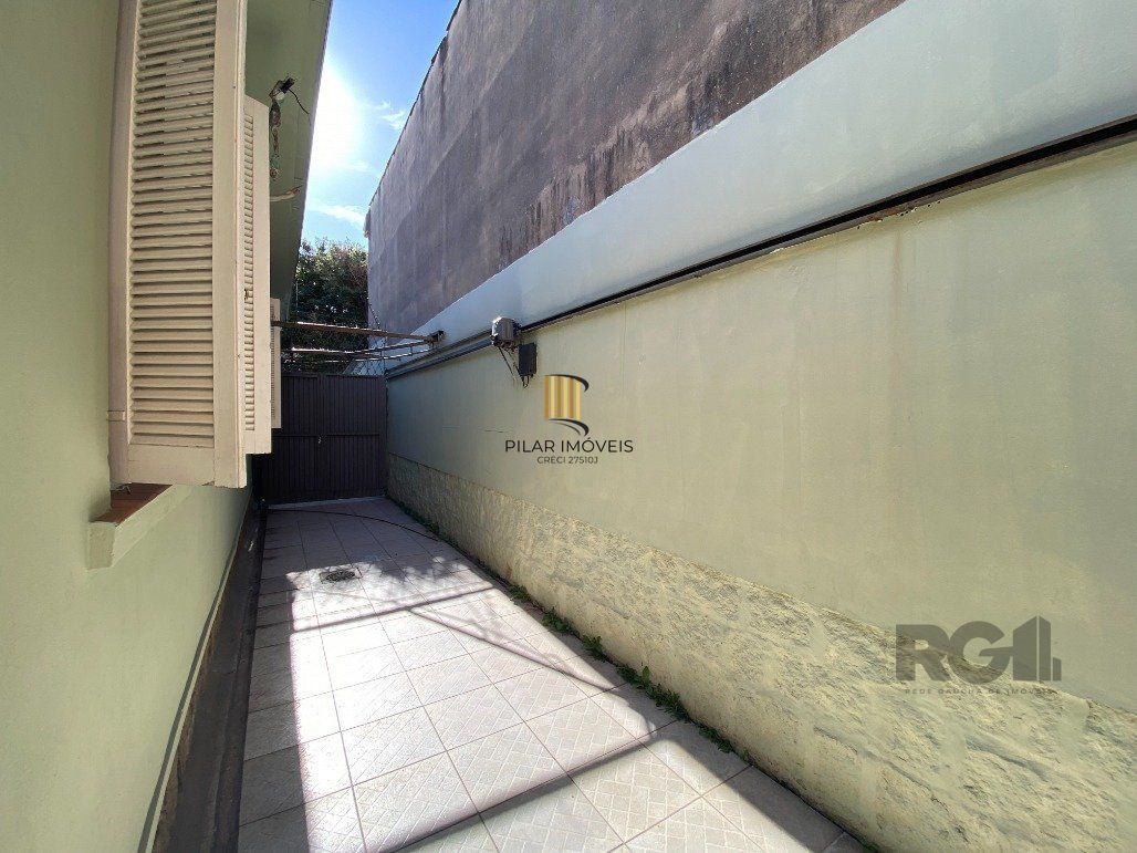 Casa para Comprar com 3 dormitórios no bairro Azenha