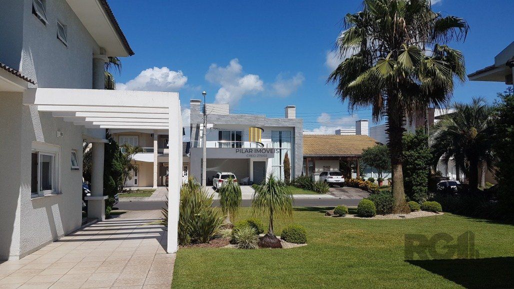 Casa para Comprar  no Condado de Capão com 5 suítes.