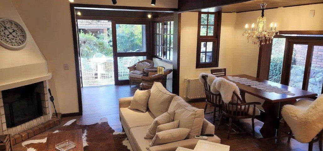 Casa Residencial para Comprar no centro de Gramado