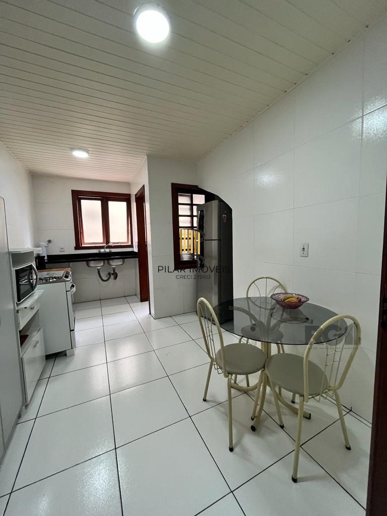 Cobertura para Comprar  com três dormitórios e uma suíte, duas vagas no bairro Petrópolis.