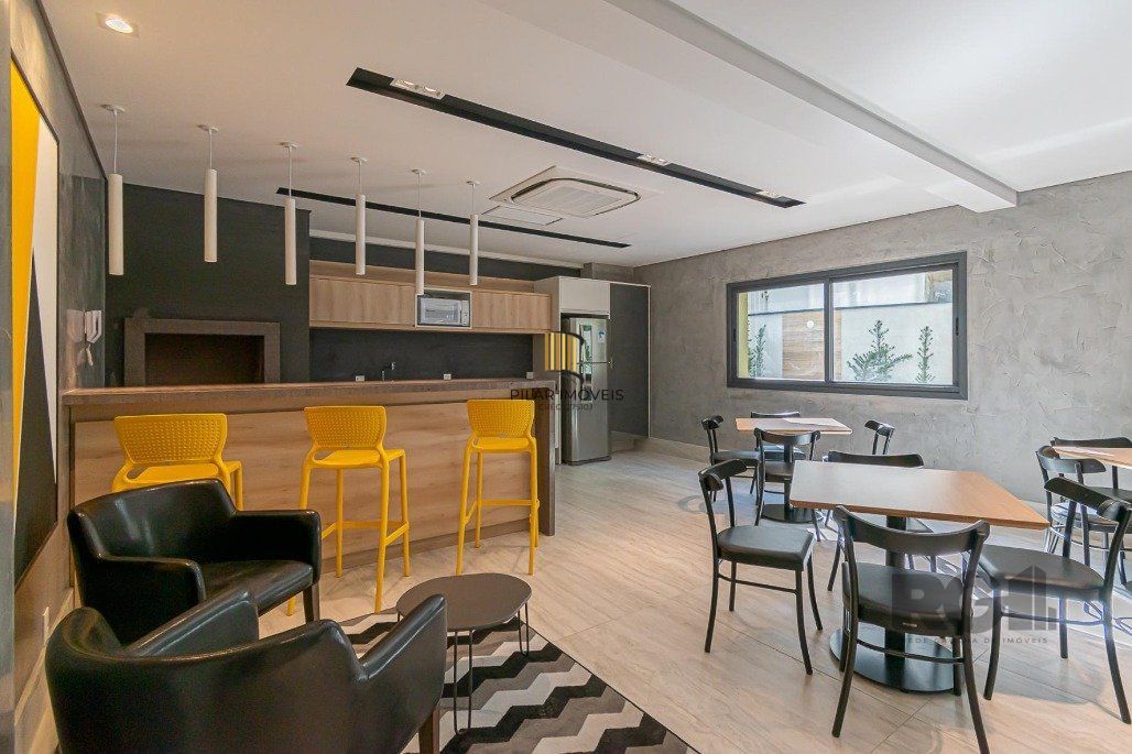 Apartamento á venda, 2 dormitórios, 2 vagas, no bairro Rio Branco, próximo à Redenção.