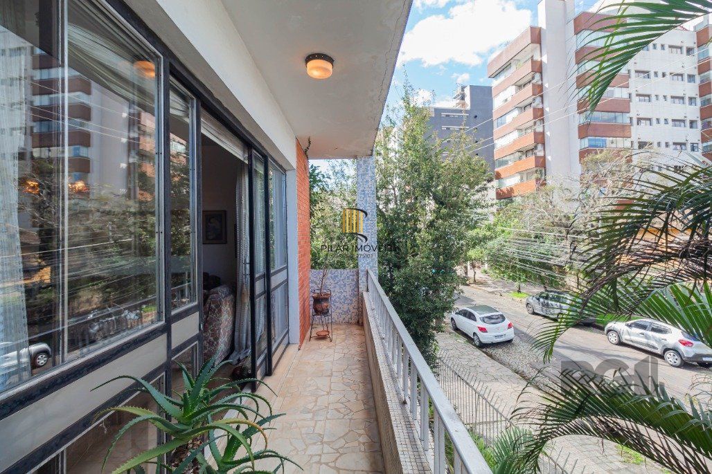 Apartamento para Comprar com 3 dormitórios com suíte e 195m² com até 4 vagas
