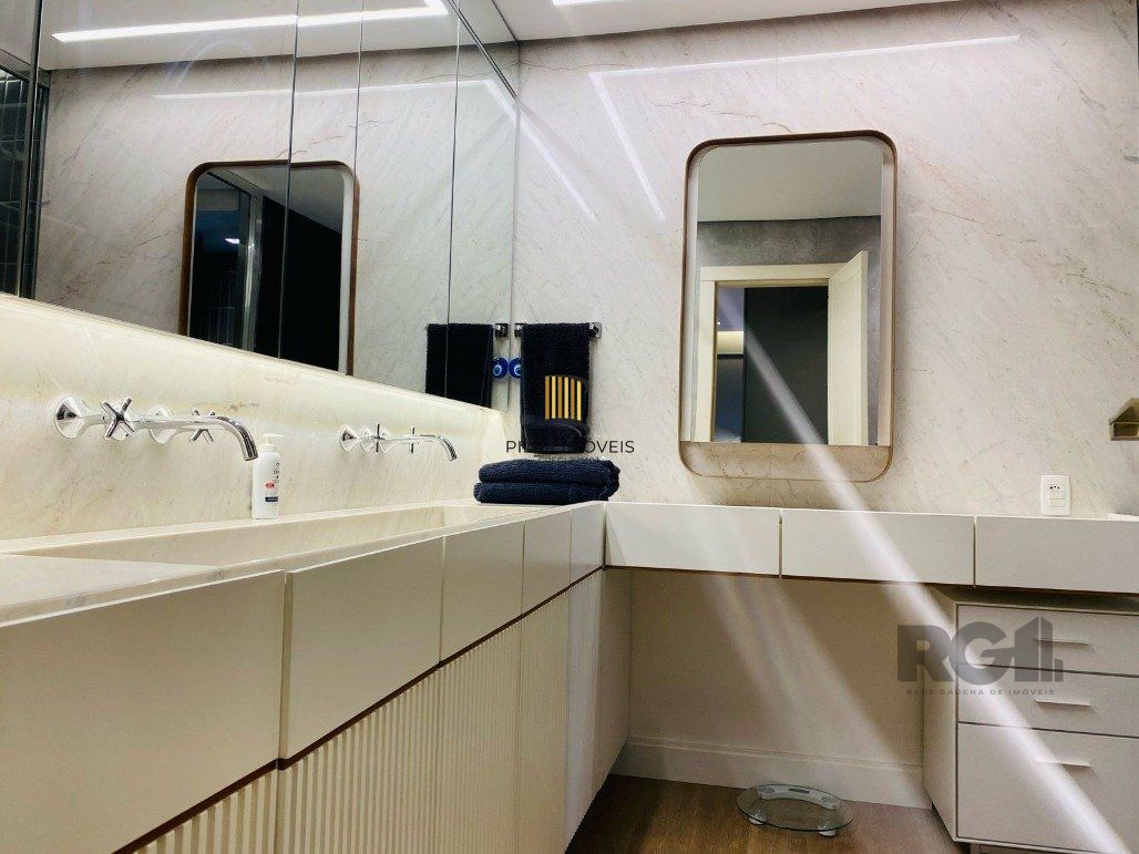 Casa para Comprar  com vista deslumbrante no Chácara das Pedras!