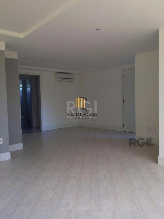 Vende prédio com 3 apartamentos, 9 dormitórios, 3 suíte, 3 salas amplas com churrasqueira, box 6 vaga coberta, 479 m² por R$ 1.200,000,00- São João - Porto Alegre/RS