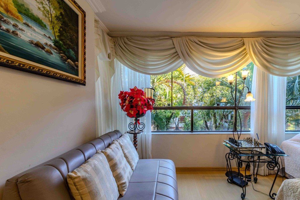 Apartamento 3 dormitórios e 2 vagas no Petrópolis, pertinho da Encol