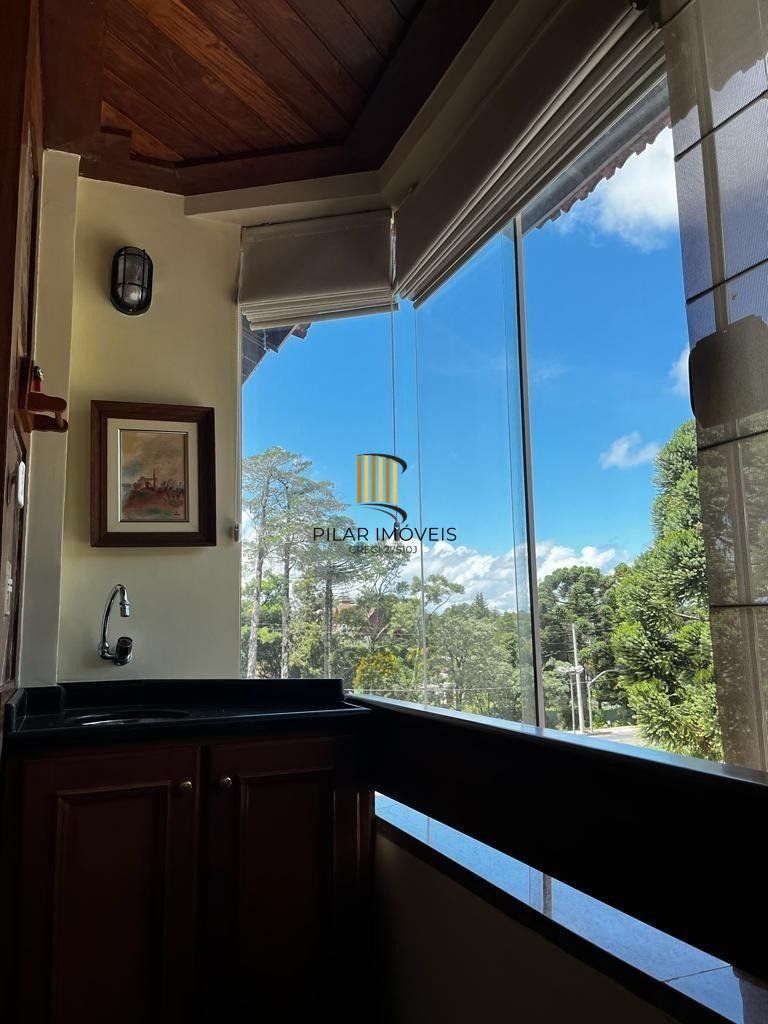 Cobertura duplex com 2 suítes e uma vaga para Comprar em Gramado.