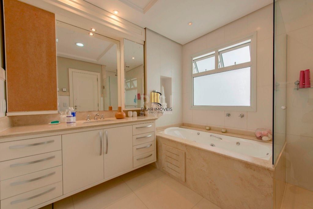 Casa para comprar Com 4 dormitórios , 431 m²- Três Figueiras - Porto Alegre/RS