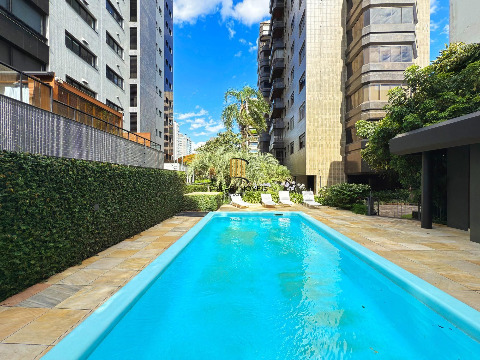 Apartamento com Lareira | Churrasqueira | 3 Suítes | Bairro Petrópolis