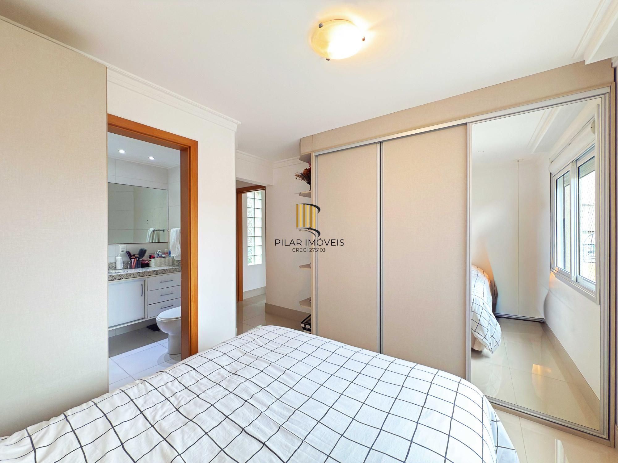 Apartamento a venda semi-mobiliado com dois dormitórios no bairro São João/PoA