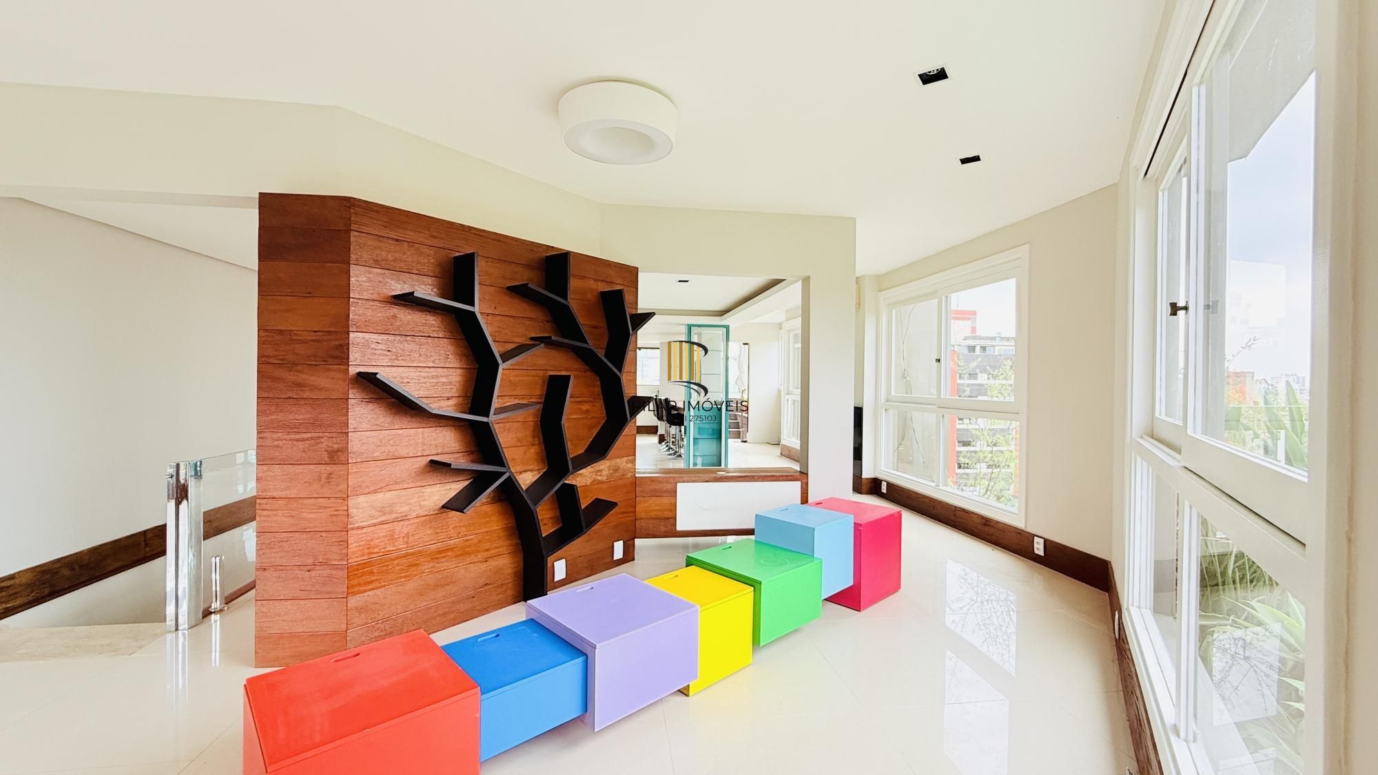 Cobertura Duplex de 318m com Piscina Privativa, Energia Solar e Vista Panorâmica