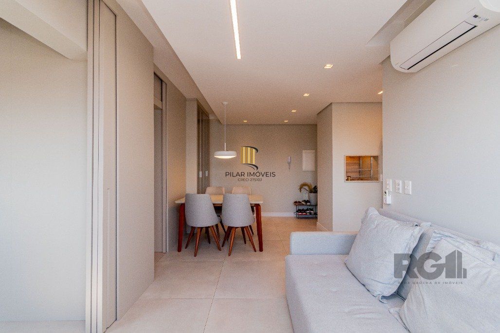 Apartamento á venda, 2 dormitórios, 2 vagas, no bairro Rio Branco, próximo à Redenção.