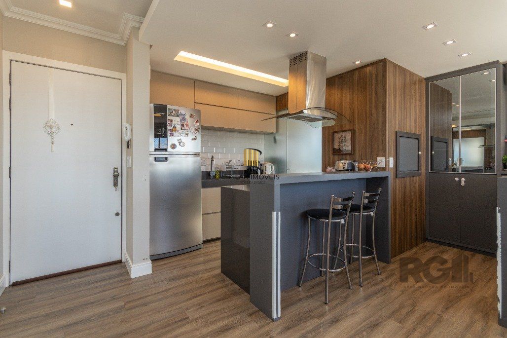 Apto 3 dormitórios, transformado em 2 com suíte e closet enorme, 2 vagas de garagem no jardim botânico