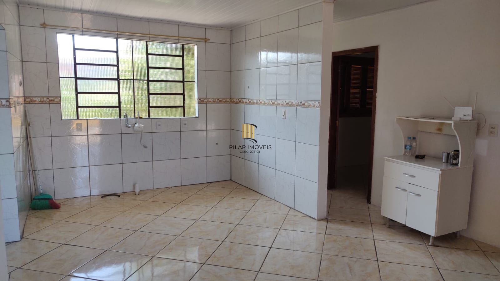 Vende casa com 84m² ,  2 dormitórios, terreno com 300m²