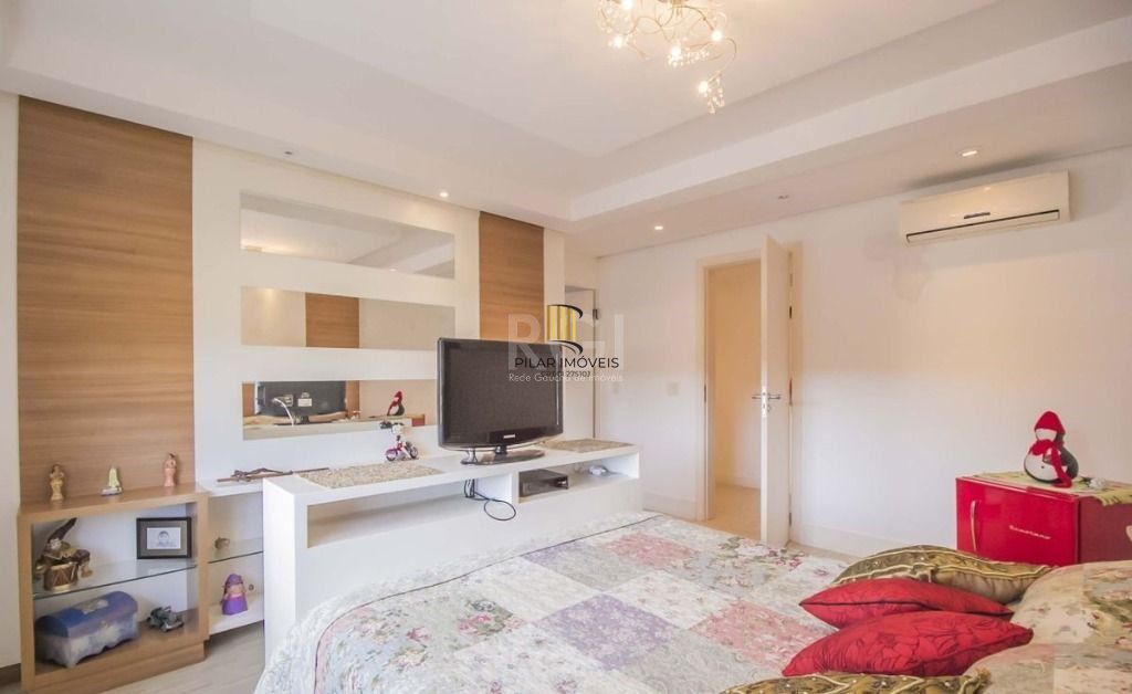 Casa Para Comprar  em condomínio com 5 quartos e 4 vagas no Jardim Botânico