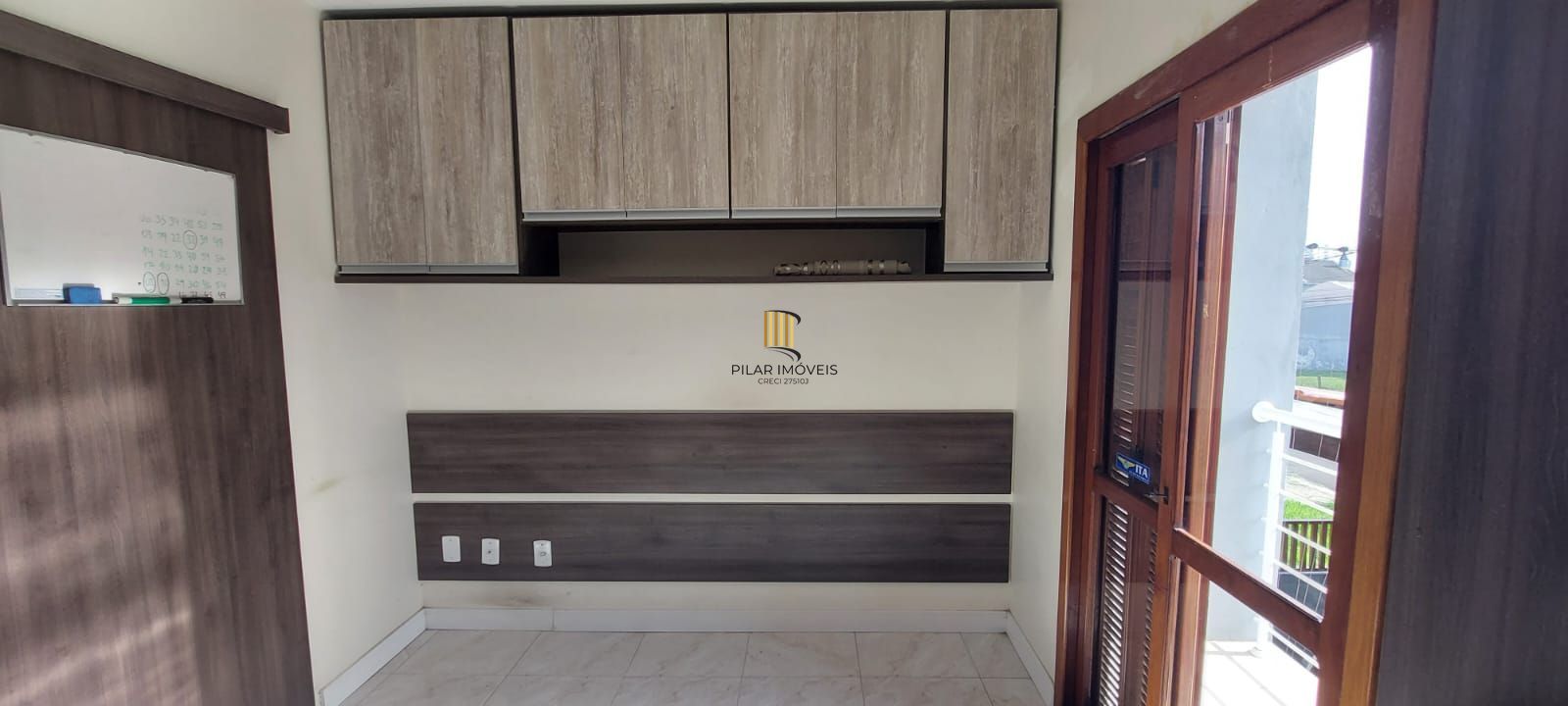 Boletto Imóveis vende casa em Canoas , 2 dormitórios, 1 banheiro, 1 lavabo, garagem para 2 carros,  com móveis fixos em MDF, em fino acabamento.