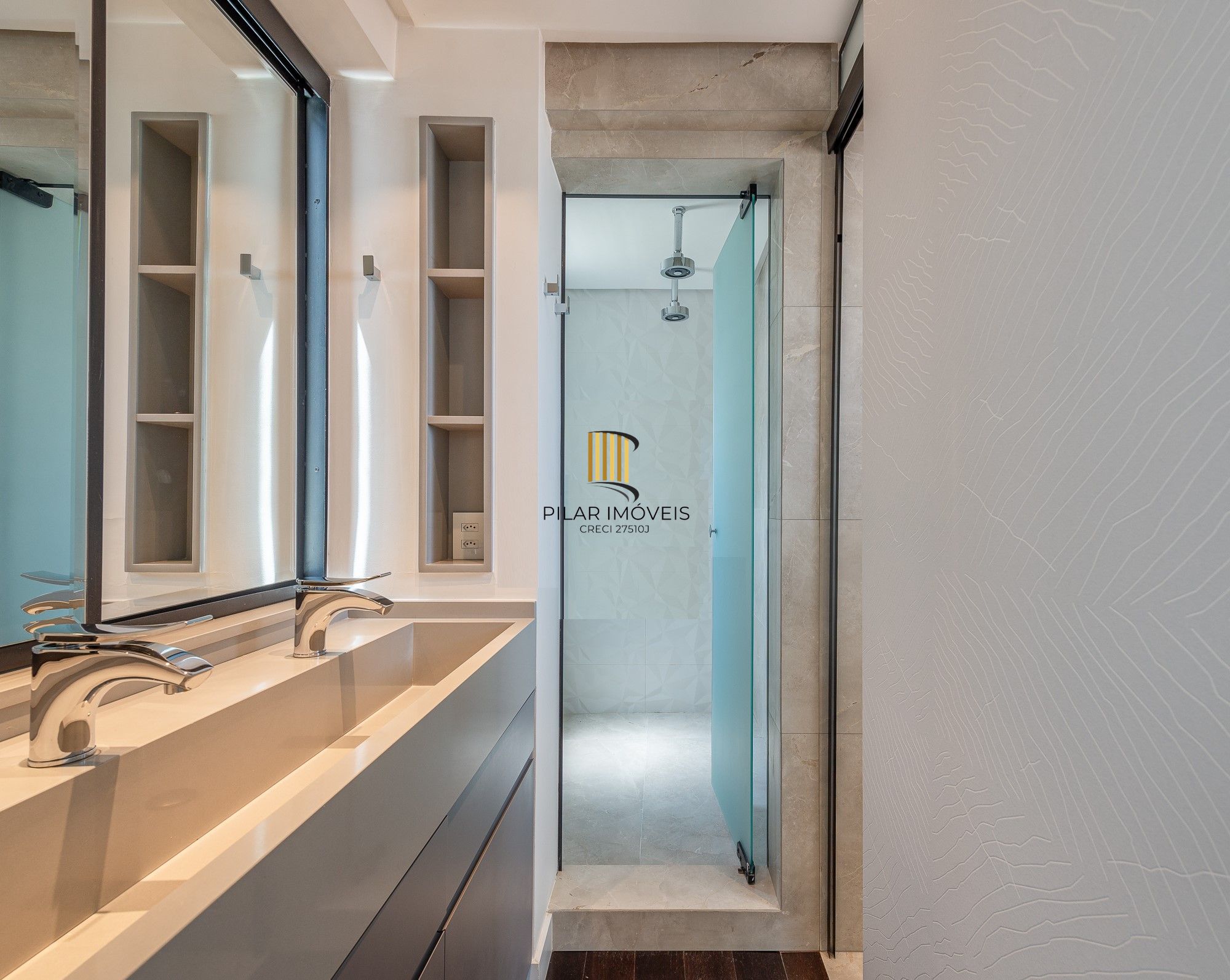 Cobertura com 115m² e 2 dormitórios, 2 suítes, 1 vaga