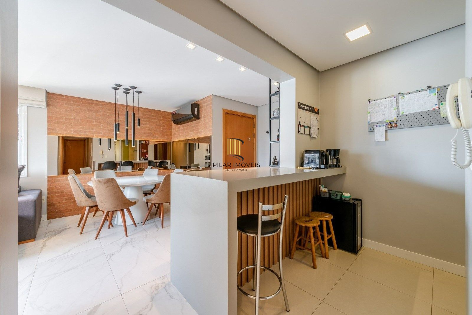 Apartamento 2 dormitórios bairro Passo D'areia