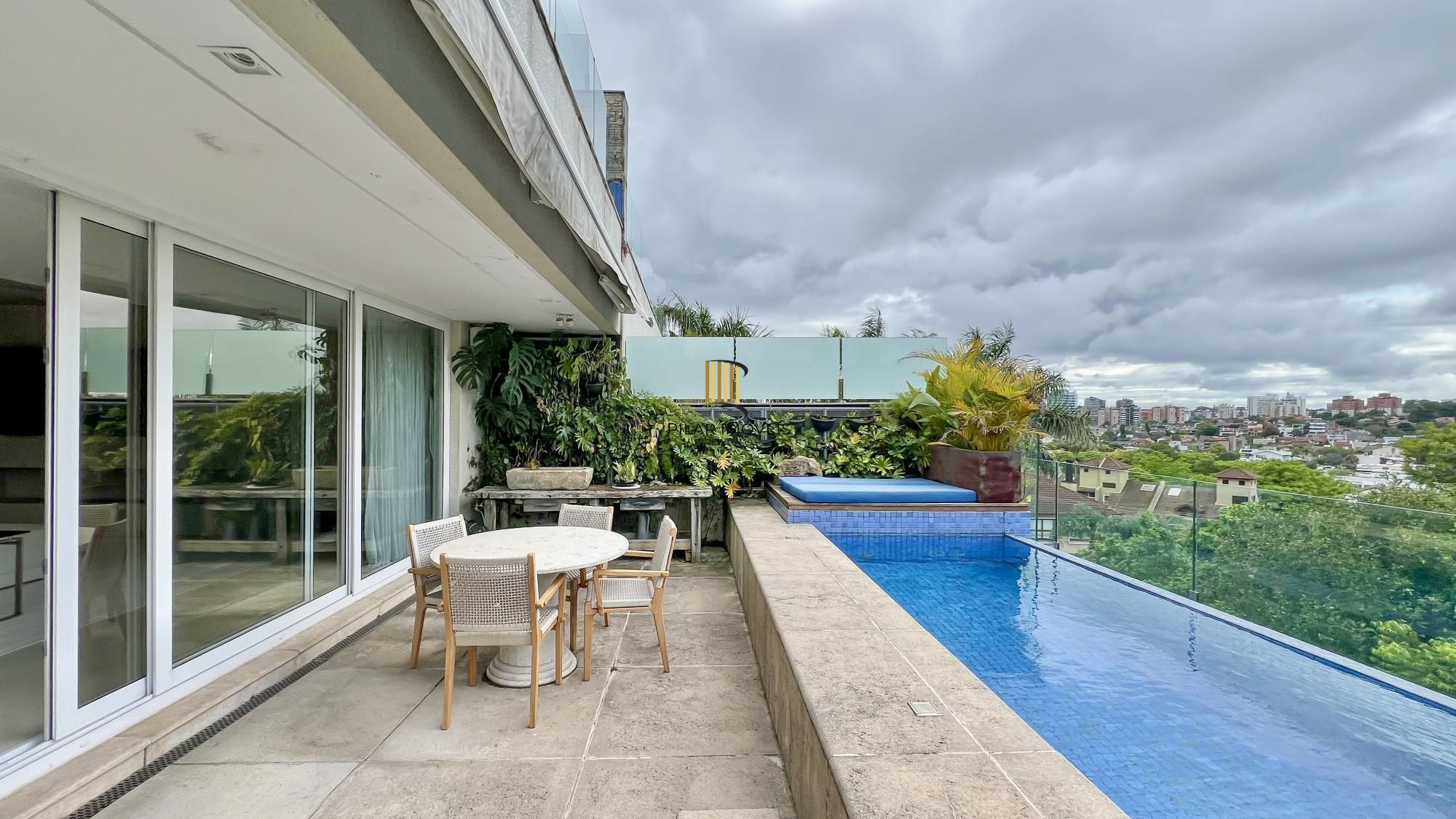 Mansão Suspensa Mobiliada no Las Piedras com piscina e vista para a mata nativa