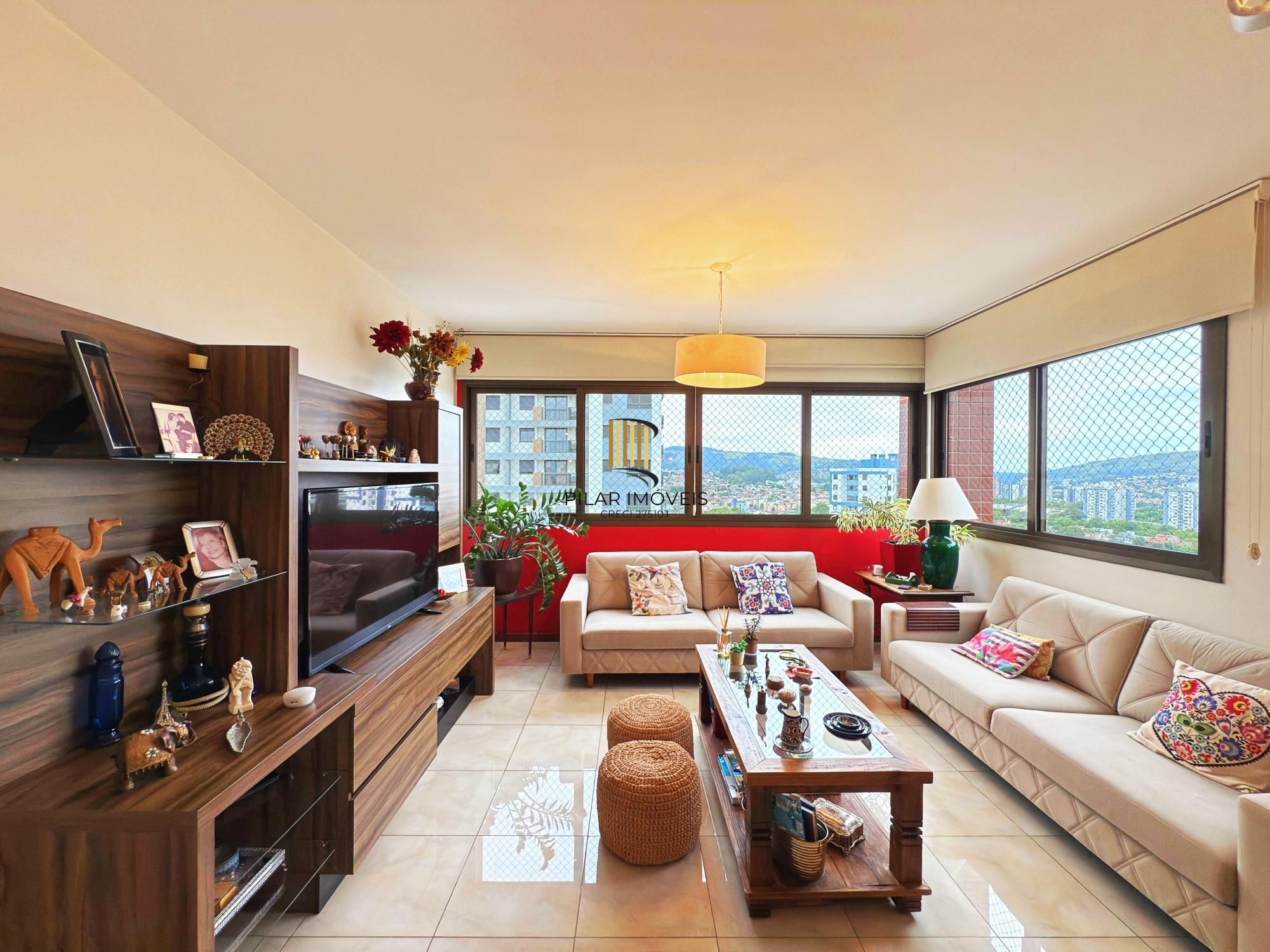 Apartamento 3 Dormitórios com Suíte, Churrasqueira e Excelente Vista Petrópolis