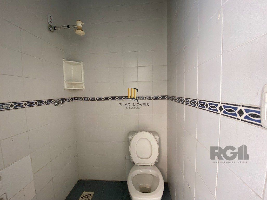 Casa para Comprar com 3 dormitórios no bairro Azenha