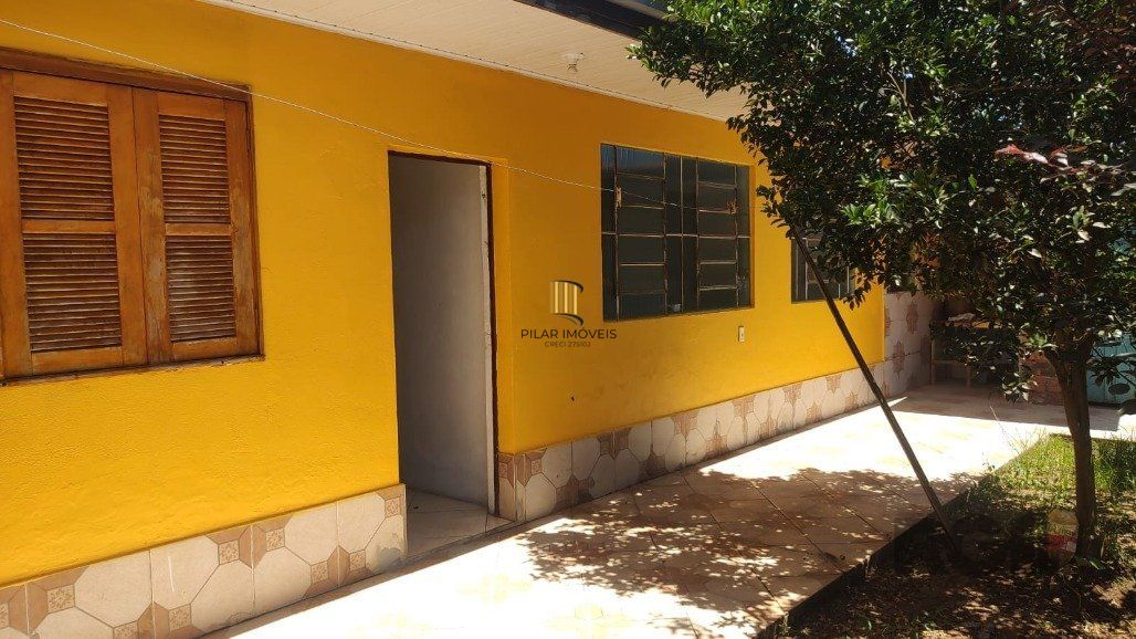 Vende casa com 84m² ,  2 dormitórios, terreno com 300m²