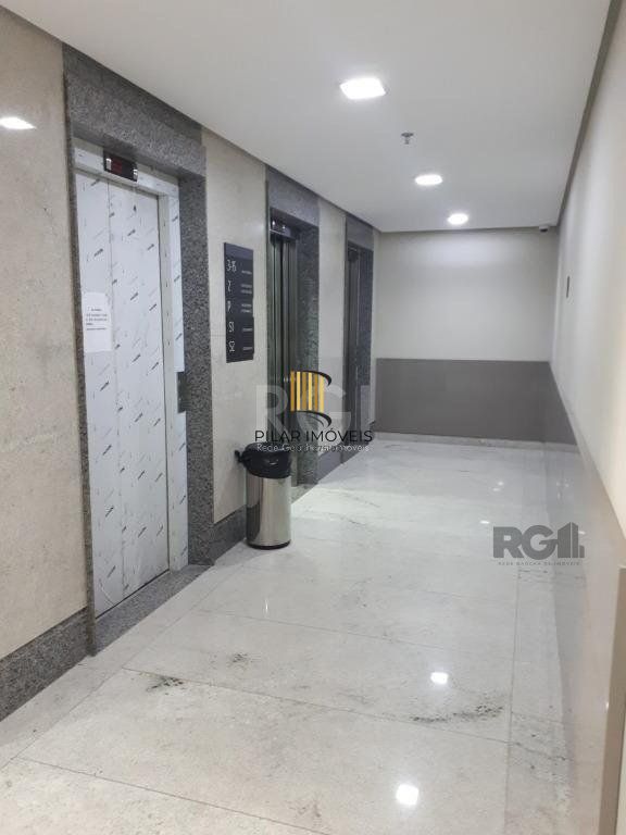 Ótima sala finamente mobiliada para Comprar no bairro Petrópolis - Porto Alegre