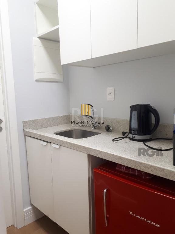 Ótima sala finamente mobiliada para Comprar no bairro Petrópolis - Porto Alegre