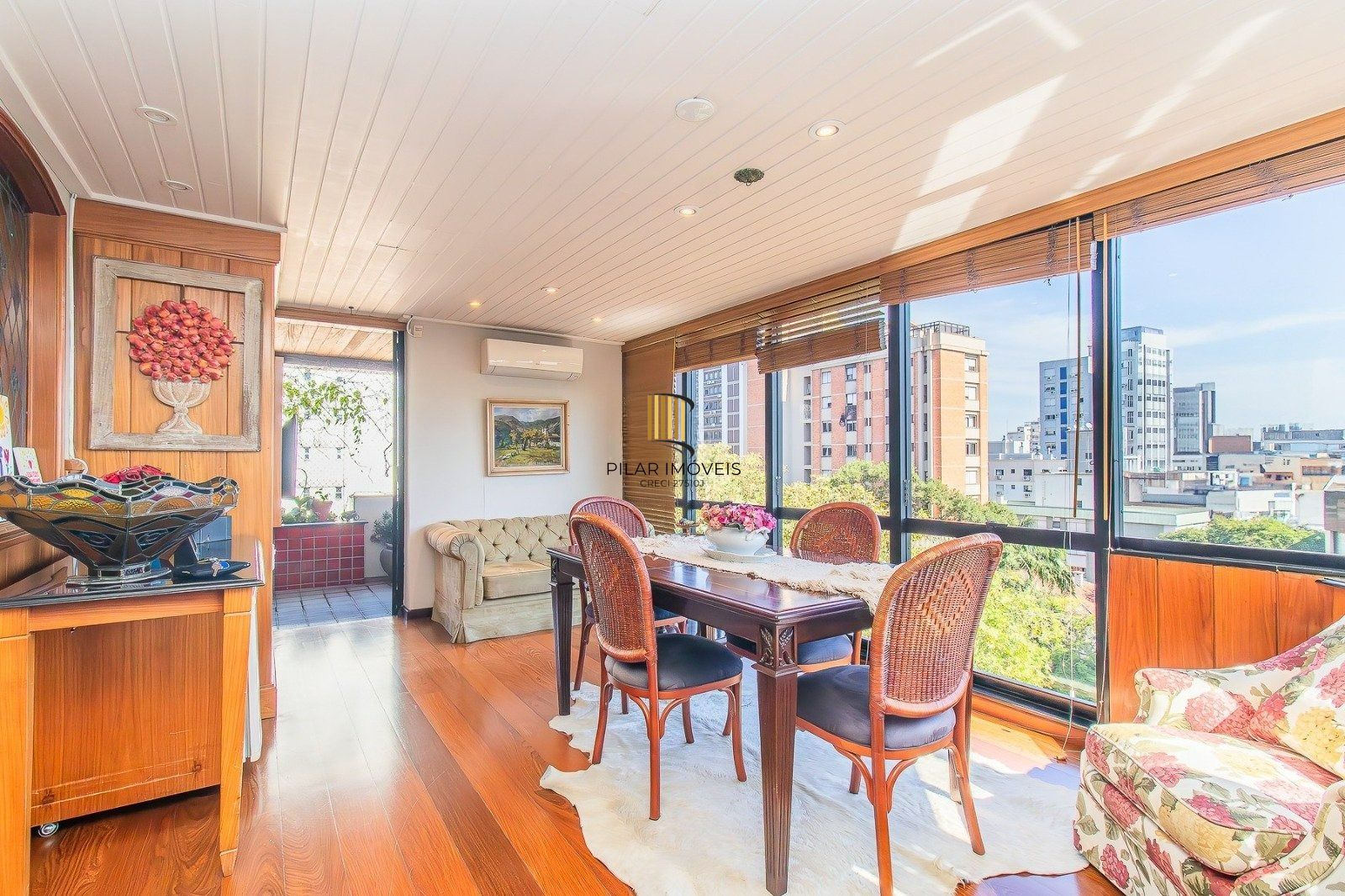 Amplo apartamento de alto padrão com 3 dormitórios